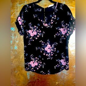 Black floral Vneck